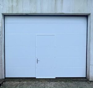 porte sectionnelle avec portillon installée a Hennebont