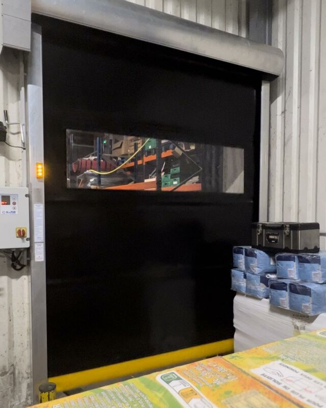 Photos d’une porte souple rapide de Safir Industrie et d’un rideau métallique #latoulousaine posés dans une réserve de supermarché.

Nous vous proposons les solutions adaptées dans le cadre d’une rénovation, création ou maintenance.
Contactez-nous : 
📍 Zone de Kerandouaré 56850 Caudan
📧 contact@kael.bzh 
📞 02 97 899 175

#kaelprotection #securistesdefrance #portesouplerapide #portesafir  #rideauxmetalliques #porteautomatique #porteautomatique #securisation #protectionmecanique #bzh