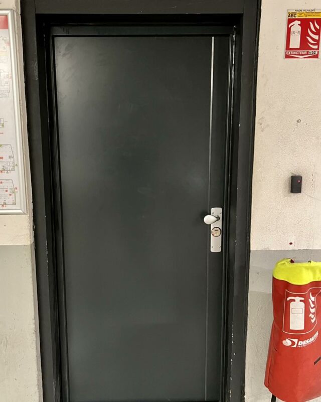 Installation de Portes blindées certifiées A2P BP3 #tordjmanmetal, garantie 10 ans. 
Une véritable résistance aux tentatives d’intrusion.

#kaelprotection #sécurité #porteblindee #securisation #securistedefrance #onseblinde #protectionmecanique #bzh