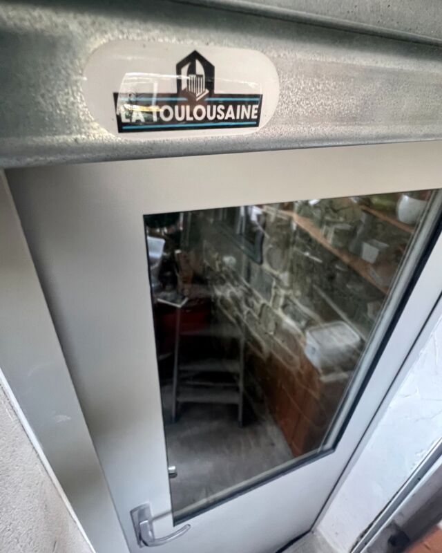 Installation d'une porte vitrée sp15 5 points #heracles et d'un rideau métallique #latoulousaine  dans un bureau de tabac.
Nous vous proposons les solutions adaptées pour chaque besoin.
Contactez-nous : 
📍 Zone de Kerandouaré 56850 Caudan
📧 contact@kael.bzh 📞 02 97 899 175
#kaelprotection #onseblinde #sécurité #coffrefort #porteblindee #securisation #installateur #protectionmecanique #bzh